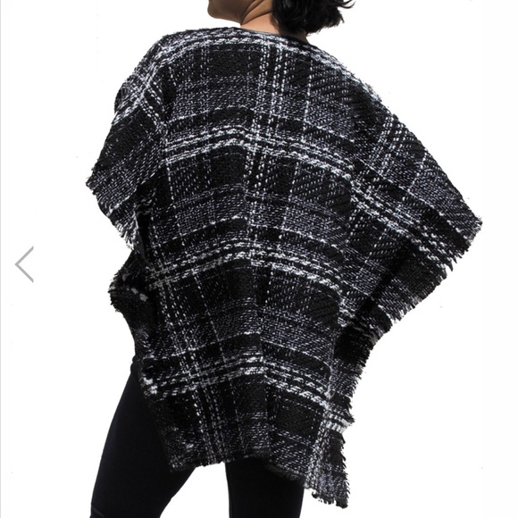 NWT Plaid Ruana Shawl Poncho - Picture 3 of 3